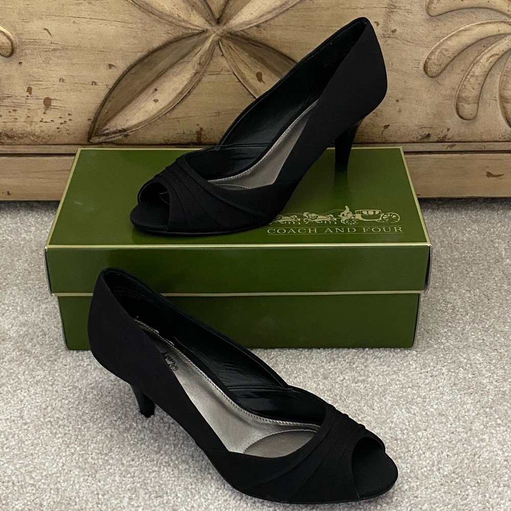 Coach and Four Pristine Laila Heels